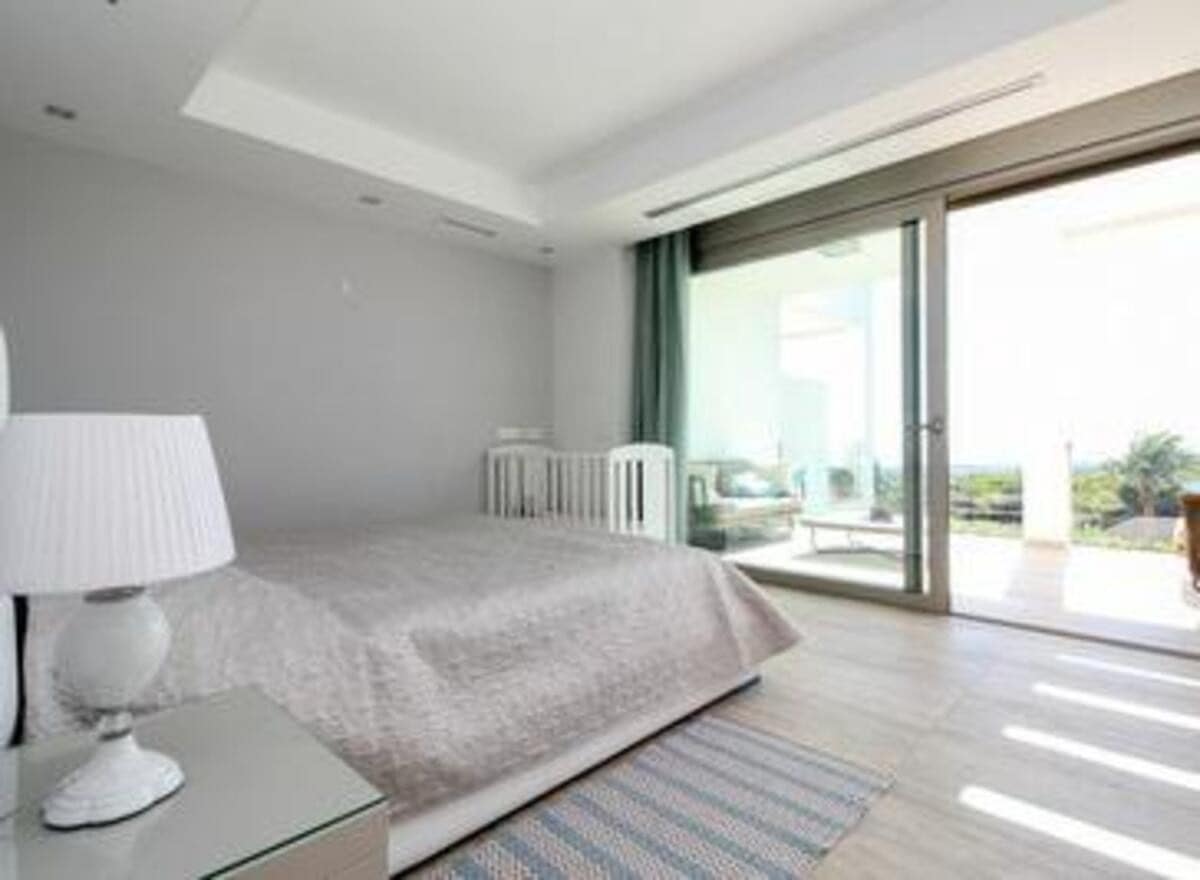 Maison de Ville de 4 chambres à louer à Marbella avec piscine garage - 9 000 € (Ref: 7347131)