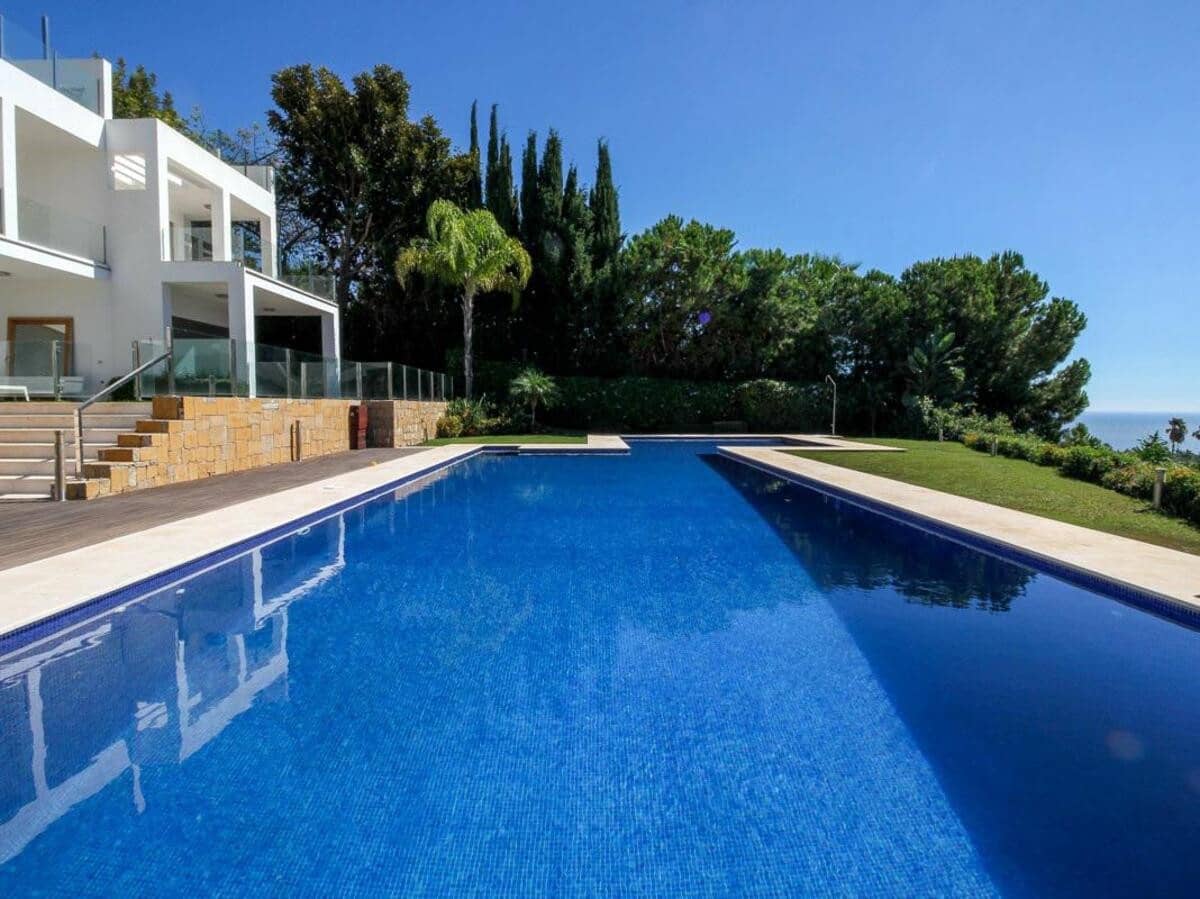 Maison de Ville de 4 chambres à louer à Marbella avec piscine garage - 9 000 € (Ref: 7347131)