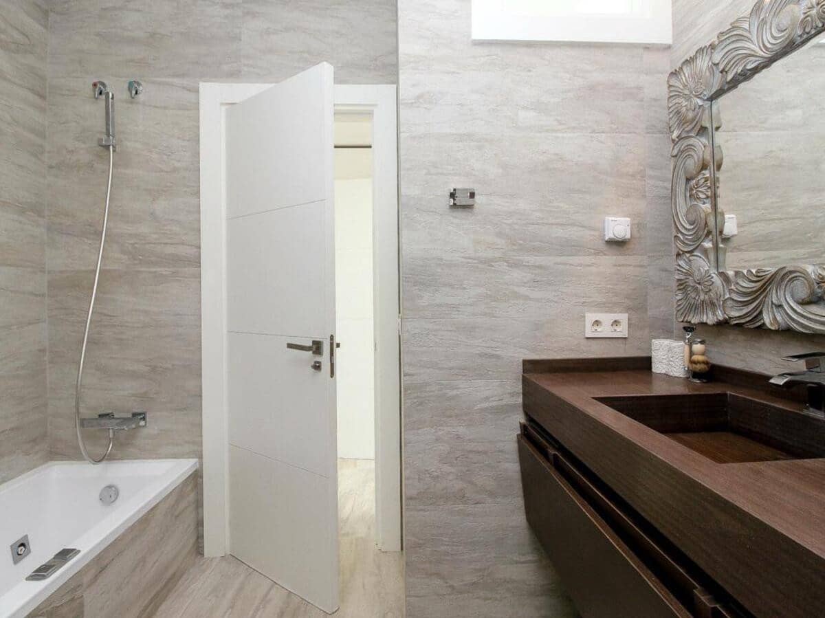 Maison de Ville de 4 chambres à louer à Marbella avec piscine garage - 9 000 € (Ref: 7347131)