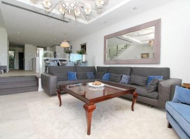 4 soveværelse Byhus til leje i Lomas De Marbella, Marbella med swimmingpool garage - € 9.000 (Ref: 7347131)