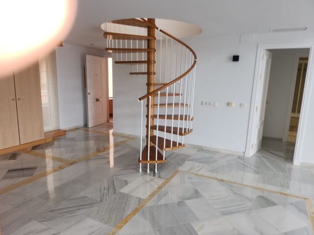 3 bedroom Penthouse for rent in Los Naranjos, Marbella with pool garage - € 3,950 (Ref: 7390750)