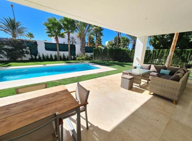 3 soveværelse Villa til leje i Río Real, Marbella med swimmingpool - € 8.500 (Ref: 7421640)