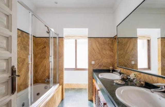 6 quarto Moradia para venda em El Paraiso, Estepona com piscina garagem - 1 950 000 € (Ref: 7449612)