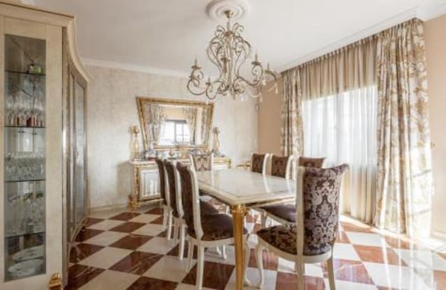 6 quarto Moradia para venda em El Paraiso, Estepona com piscina garagem - 1 950 000 € (Ref: 7449612)