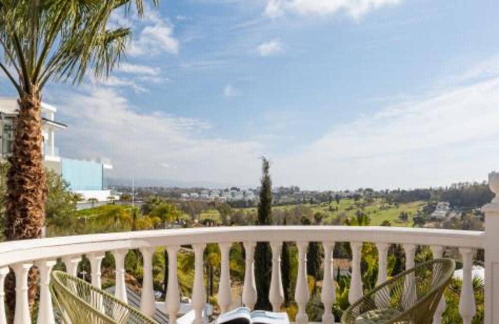 6 soverom Villa til salgs i El Paraiso med svømmebasseng garasje - € 1 950 000 (Ref: 7449612)