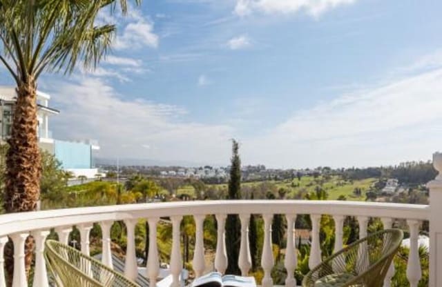 6 slaapkamer Villa te koop in El Paraiso, Estepona met zwembad garage - € 1.950.000 (Ref: 7449612)