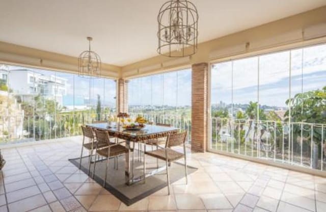 6 slaapkamer Villa te koop in El Paraiso, Estepona met zwembad garage - € 1.950.000 (Ref: 7449612)