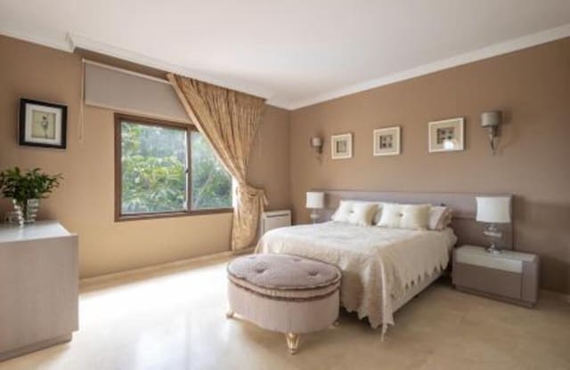 6 slaapkamer Villa te koop in El Paraiso, Estepona met zwembad garage - € 1.950.000 (Ref: 7449612)