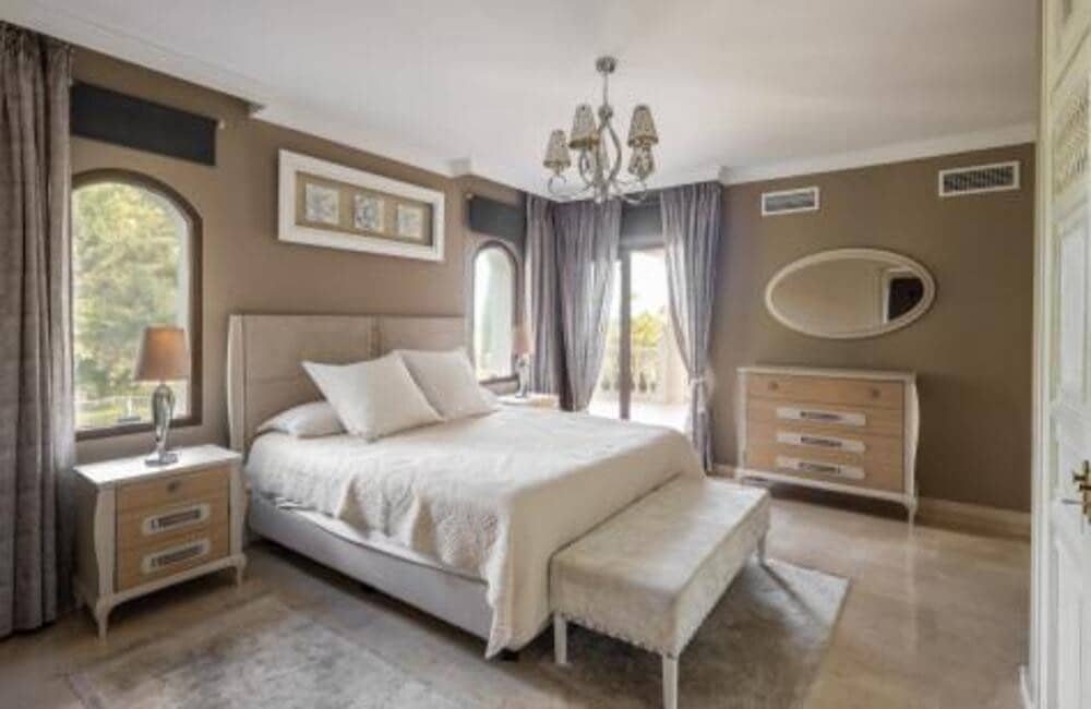 6 soverom Villa til salgs i El Paraiso med svømmebasseng garasje - € 1 950 000 (Ref: 7449612)