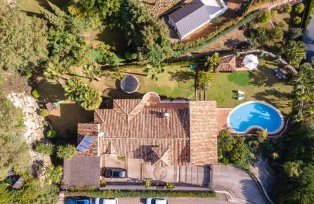 6 soverom Villa til salgs i El Paraiso med svømmebasseng garasje - € 1 950 000 (Ref: 7449612)
