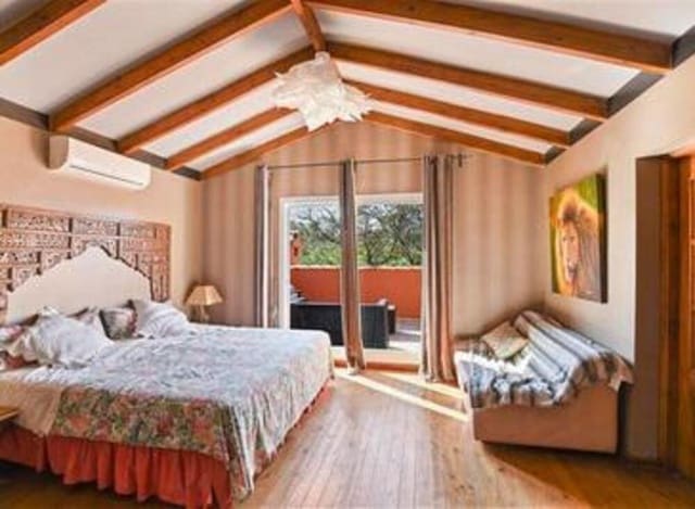 6 bedroom Villa for rent in Puerto Banus, Marbella with pool garage - € 7,000 (Ref: 7489312)