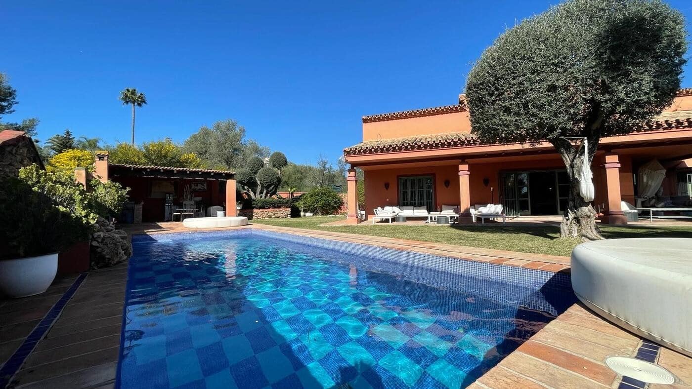 6 quarto Moradia para arrendar em Puerto Banus com piscina garagem - 7 000 € (Ref: 7489312)