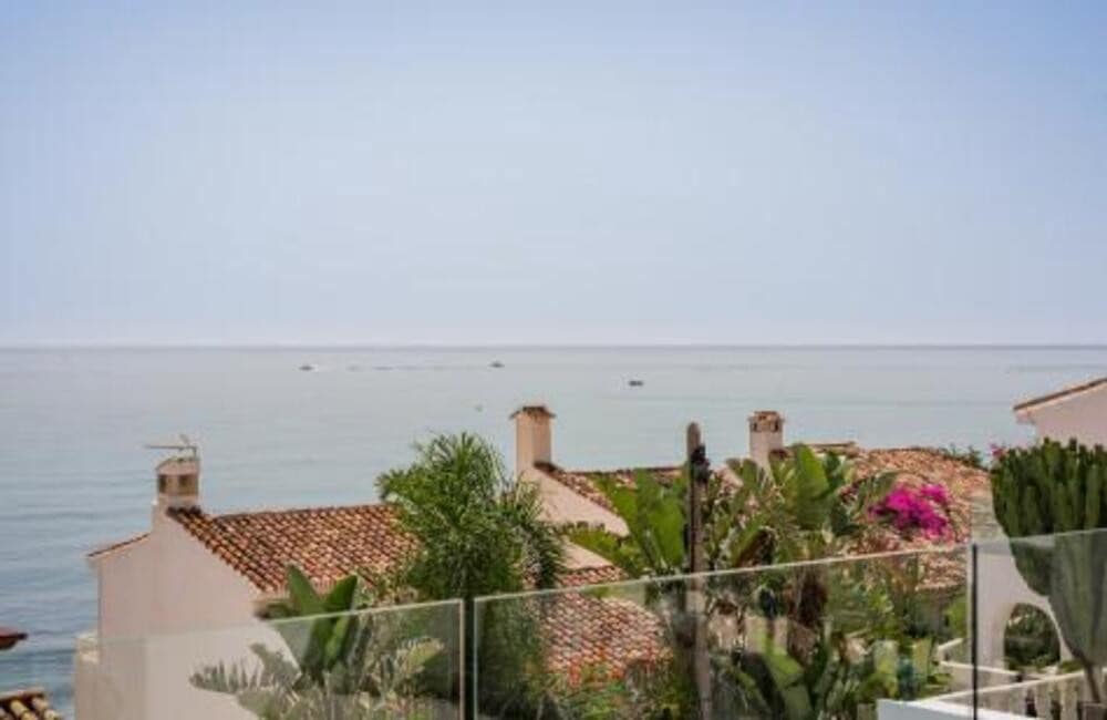 4 quarto Moradia para venda em Estepona com piscina garagem - 1 495 000 € (Ref: 7494316)