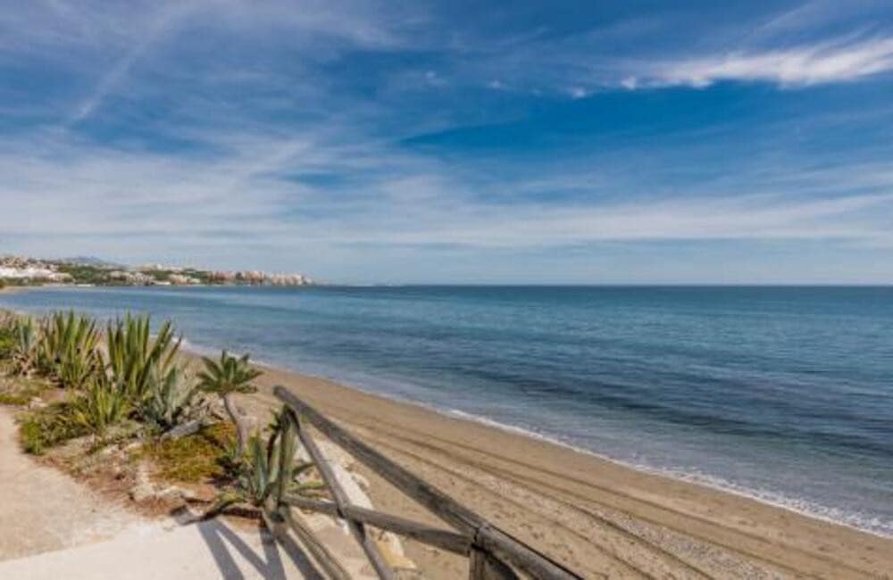 4 quarto Moradia para venda em Estepona com piscina garagem - 1 495 000 € (Ref: 7494316)