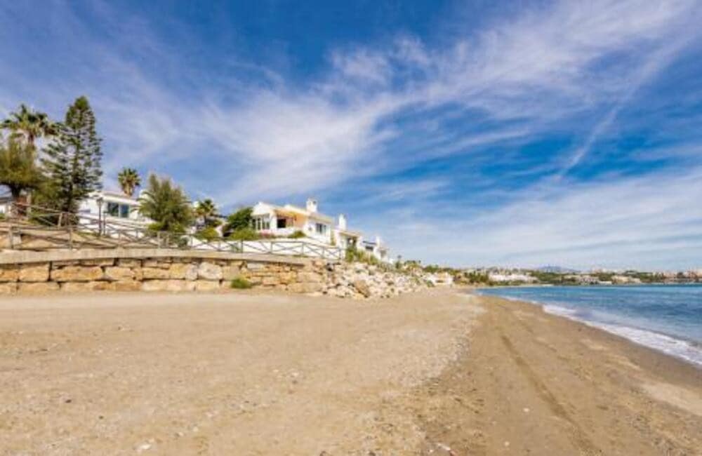 4 quarto Moradia para venda em Estepona com piscina garagem - 1 495 000 € (Ref: 7494316)