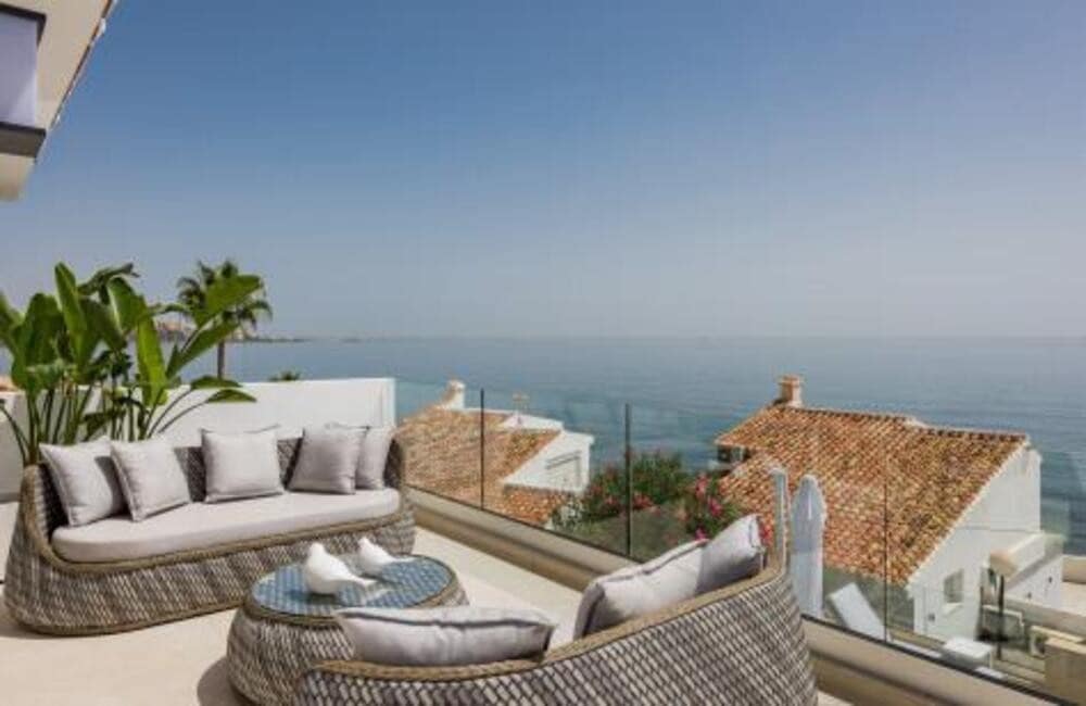 4 quarto Moradia para venda em Estepona com piscina garagem - 1 495 000 € (Ref: 7494316)