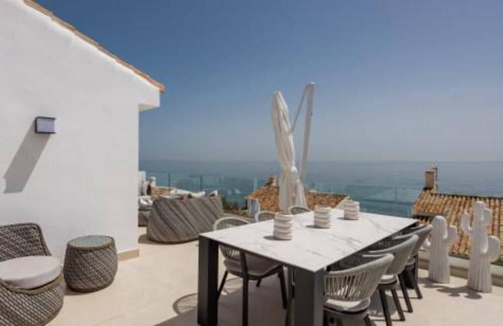 4 quarto Moradia para venda em Estepona com piscina garagem - 1 495 000 € (Ref: 7494316)