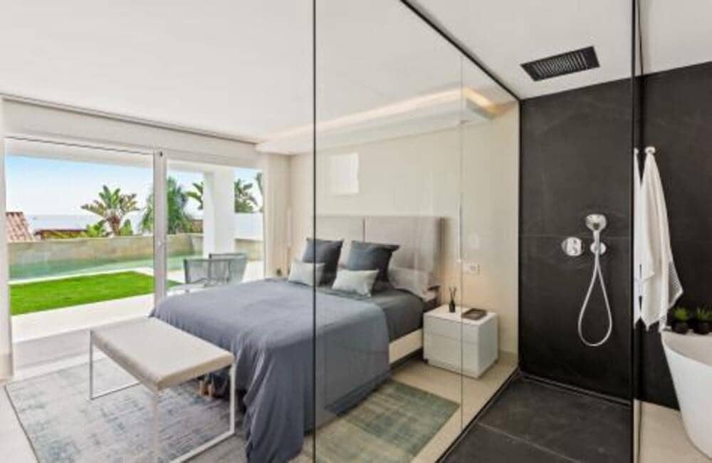 4 bedroom Villa for sale in Estepona with pool garage - € 1,495,000 (Ref: 7494316)