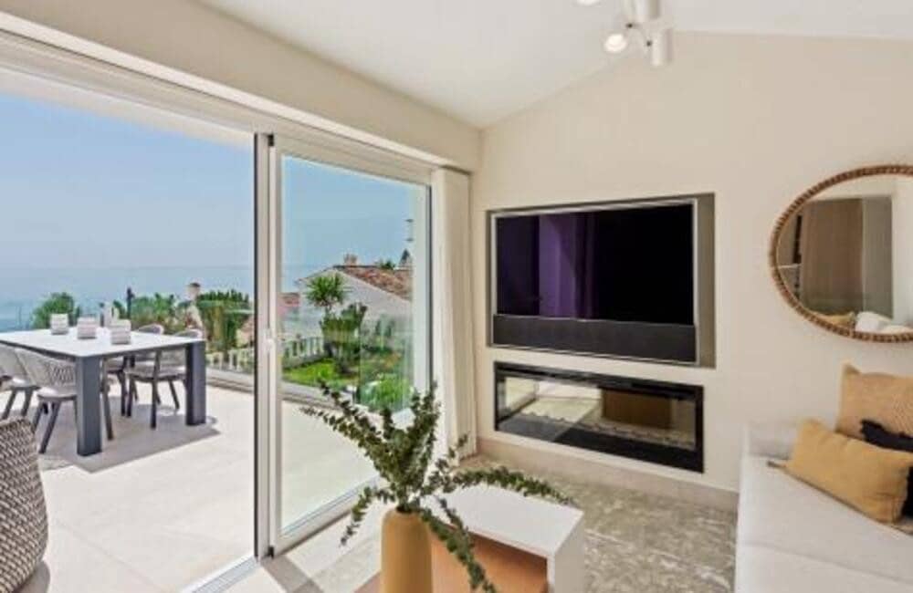 4 bedroom Villa for sale in Estepona with pool garage - € 1,495,000 (Ref: 7494316)