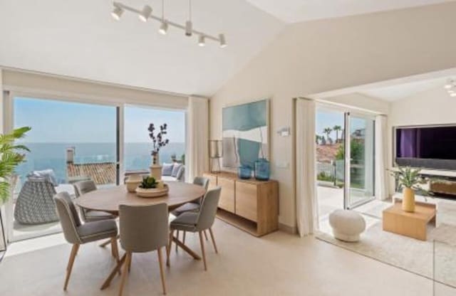 Chalet de 4 habitaciones en Guadalobón, Estepona en venta con piscina garaje - 1.495.000 € (Ref: 7494316)