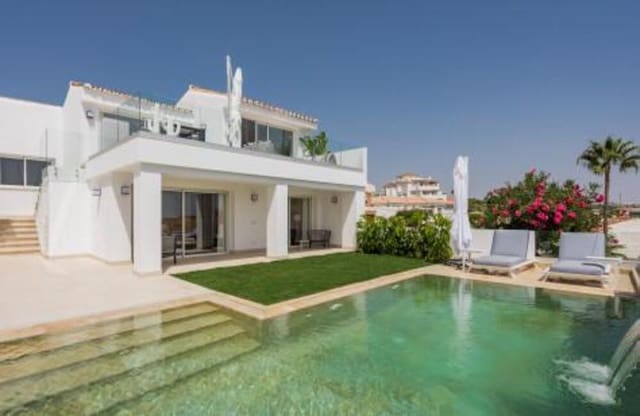 Chalet de 4 habitaciones en Guadalobón, Estepona en venta con piscina garaje - 1.495.000 € (Ref: 7494316)