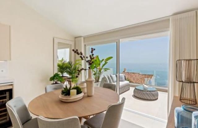 Chalet de 4 habitaciones en Guadalobón, Estepona en venta con piscina garaje - 1.495.000 € (Ref: 7494316)
