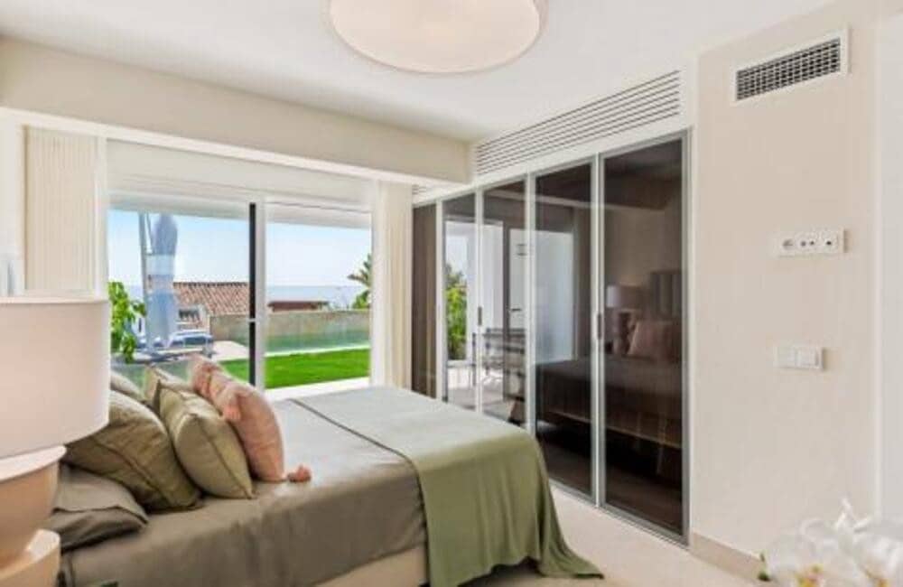 4 bedroom Villa for sale in Estepona with pool garage - € 1,495,000 (Ref: 7494316)