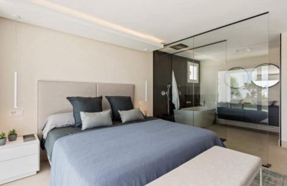 4 bedroom Villa for sale in Estepona with pool garage - € 1,495,000 (Ref: 7494316)
