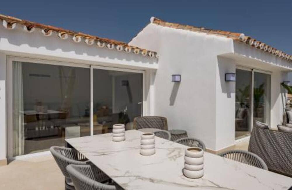 4 bedroom Villa for sale in Estepona with pool garage - € 1,495,000 (Ref: 7494316)