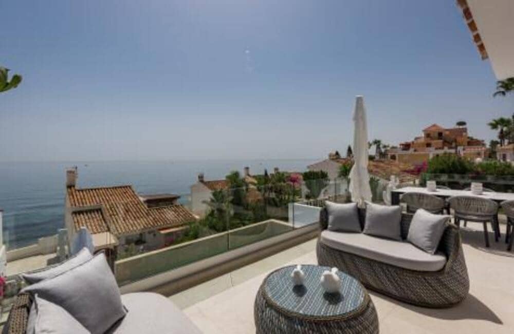 4 bedroom Villa for sale in Estepona with pool garage - € 1,495,000 (Ref: 7494316)