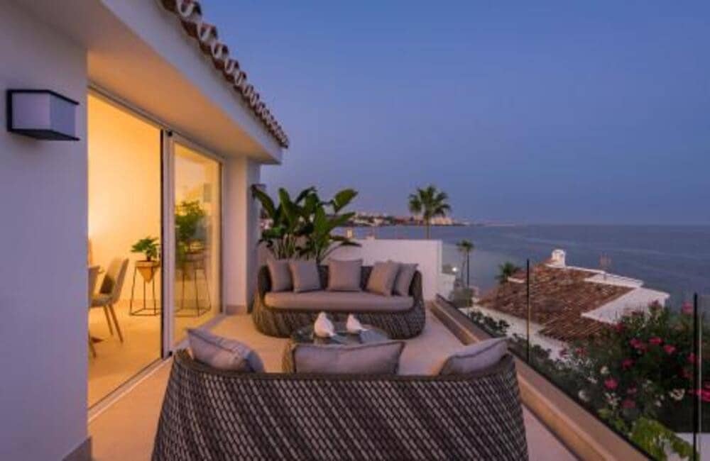 4 bedroom Villa for sale in Estepona with pool garage - € 1,495,000 (Ref: 7494316)