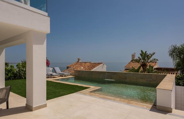 Chalet de 4 habitaciones en Guadalobón, Estepona en venta con piscina garaje - 1.495.000 € (Ref: 7494316)