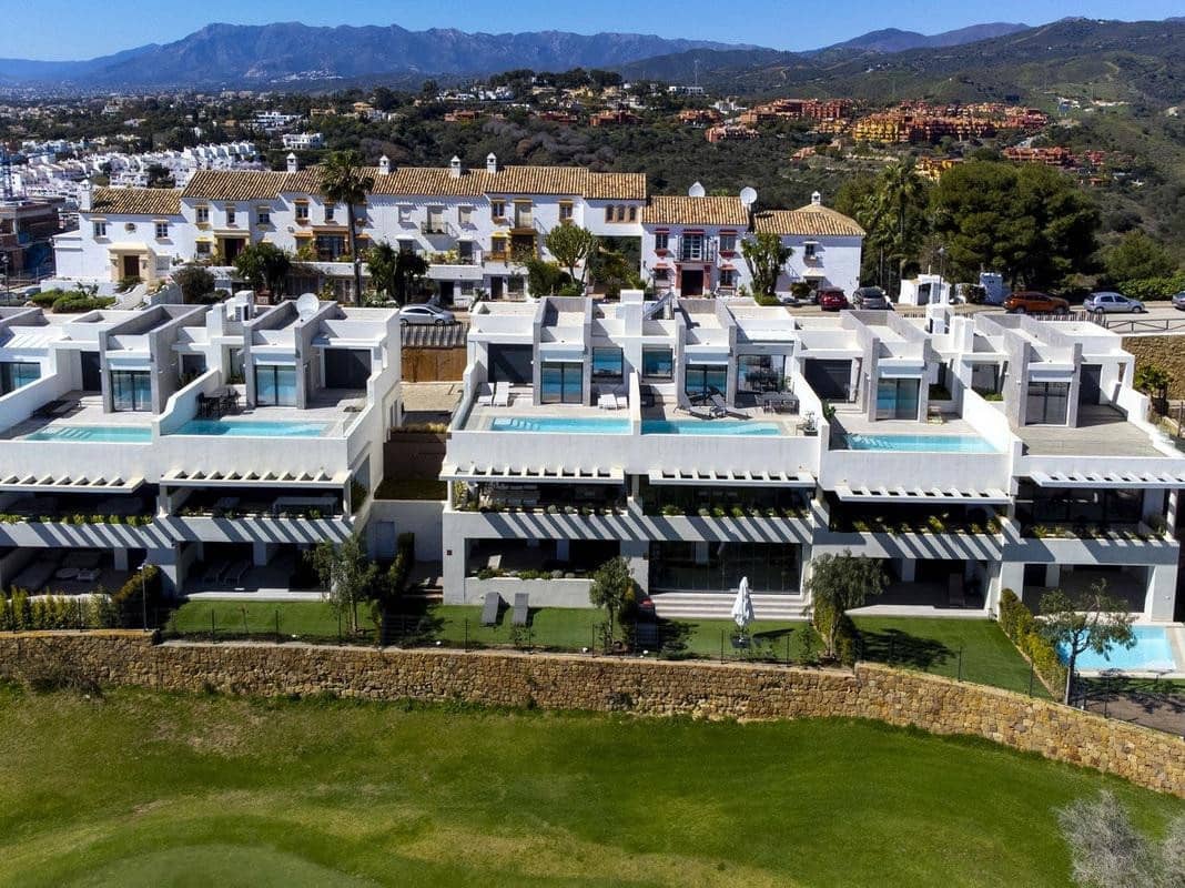 3 Zimmer Doppelhaus zu vermieten in Marbella mit Pool Garage - 6.000 € (Ref: 7500101)
