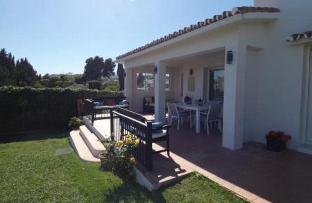 5 slaapkamer Villa te koop in San Pedro de Alcantara met garage - € 950.000 (Ref: 7501690)