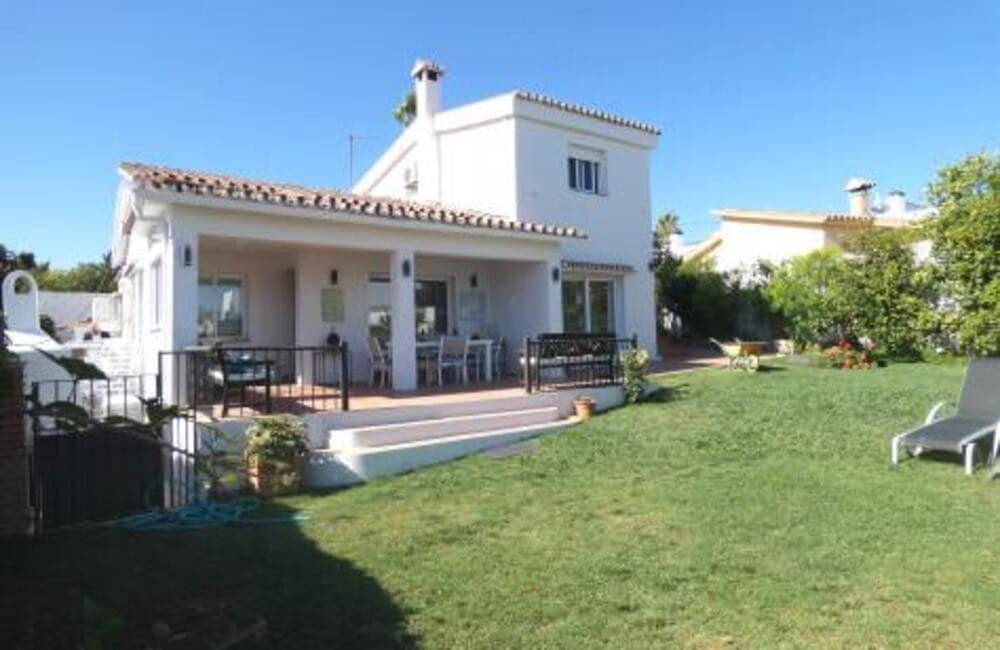 5 slaapkamer Villa te koop in San Pedro de Alcantara met garage - € 950.000 (Ref: 7501690)