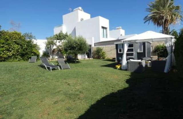 5 bedroom Villa for sale in Nueva Alcántara, Marbella with garage - € 950,000 (Ref: 7501690)