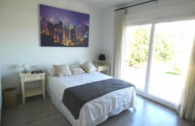 5 bedroom Villa for sale in Nueva Alcántara, Marbella with garage - € 950,000 (Ref: 7501690)