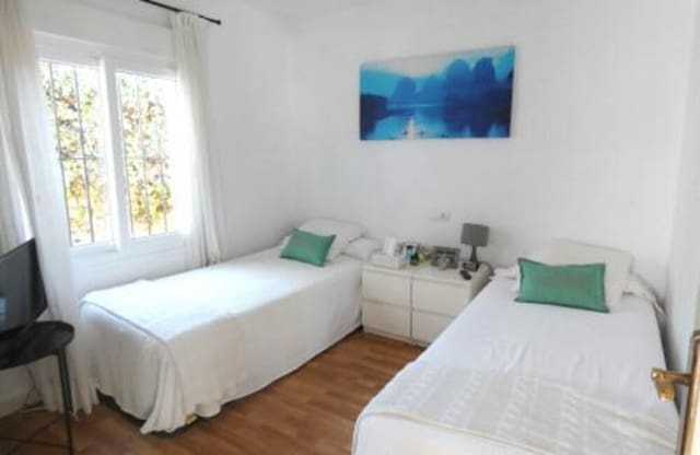 5 bedroom Villa for sale in Nueva Alcántara, Marbella with garage - € 950,000 (Ref: 7501690)