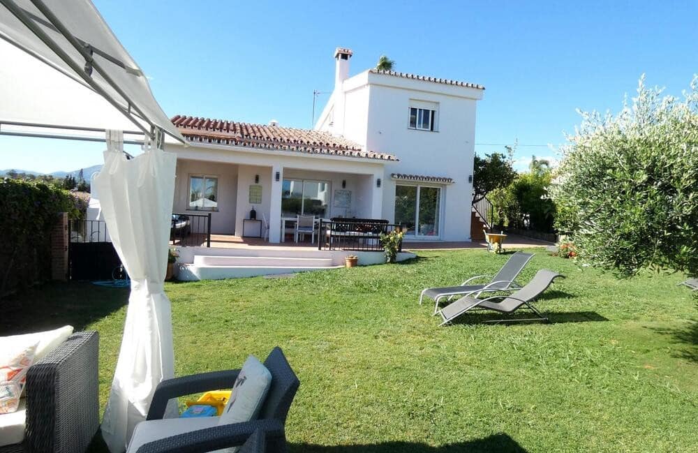 Chalet de 5 habitaciones en San Pedro de Alcantara en venta con garaje - 950.000 € (Ref: 7501690)