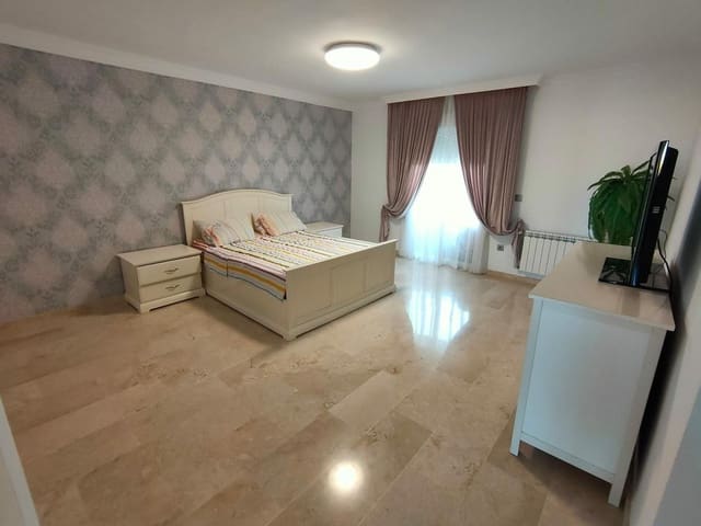 4 bedroom Apartment for rent in Guadalmina Alta, Marbella with pool garage - € 2,800 (Ref: 7505461)