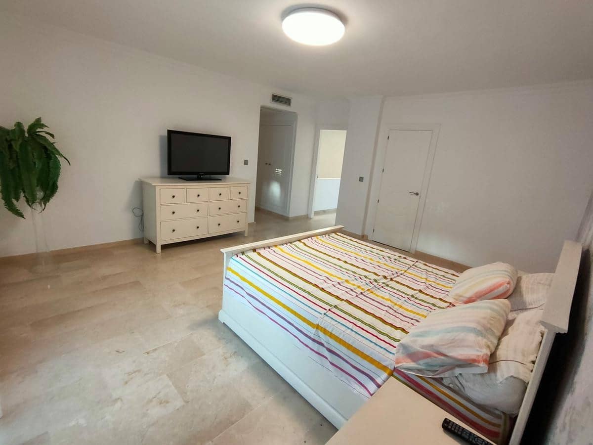 4 bedroom Apartment for rent in Guadalmina with pool garage - € 2,800 (Ref: 7505461)