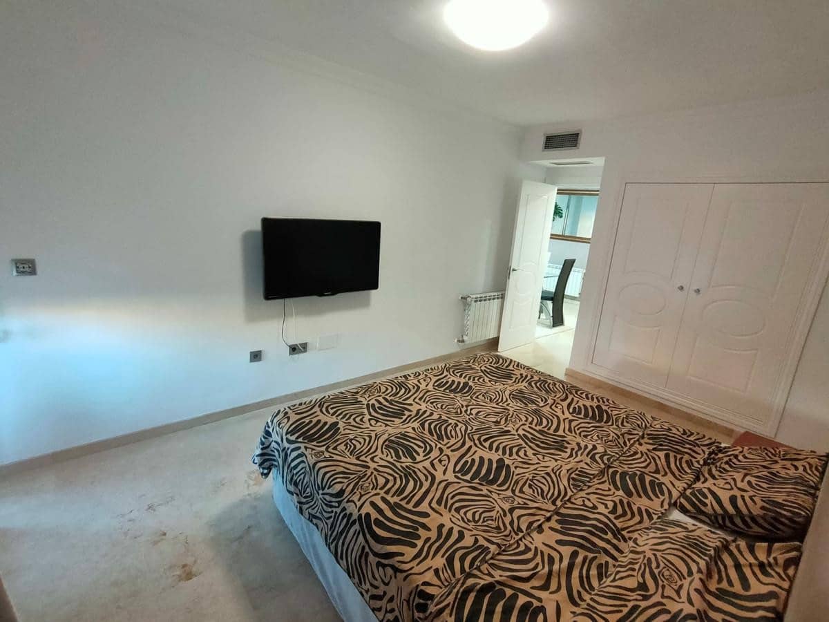 4 bedroom Apartment for rent in Guadalmina with pool garage - € 2,800 (Ref: 7505461)