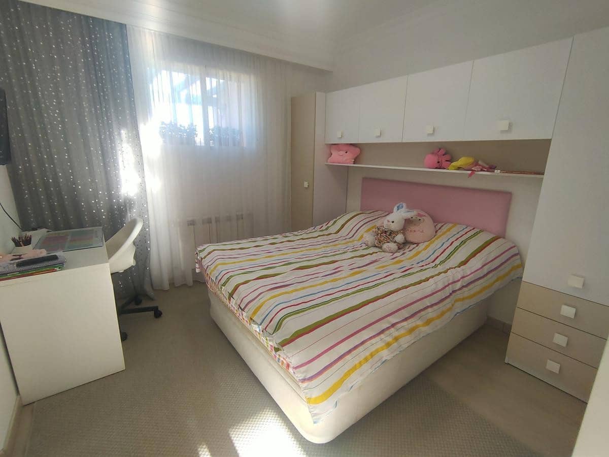 4 bedroom Apartment for rent in Guadalmina with pool garage - € 2,800 (Ref: 7505461)