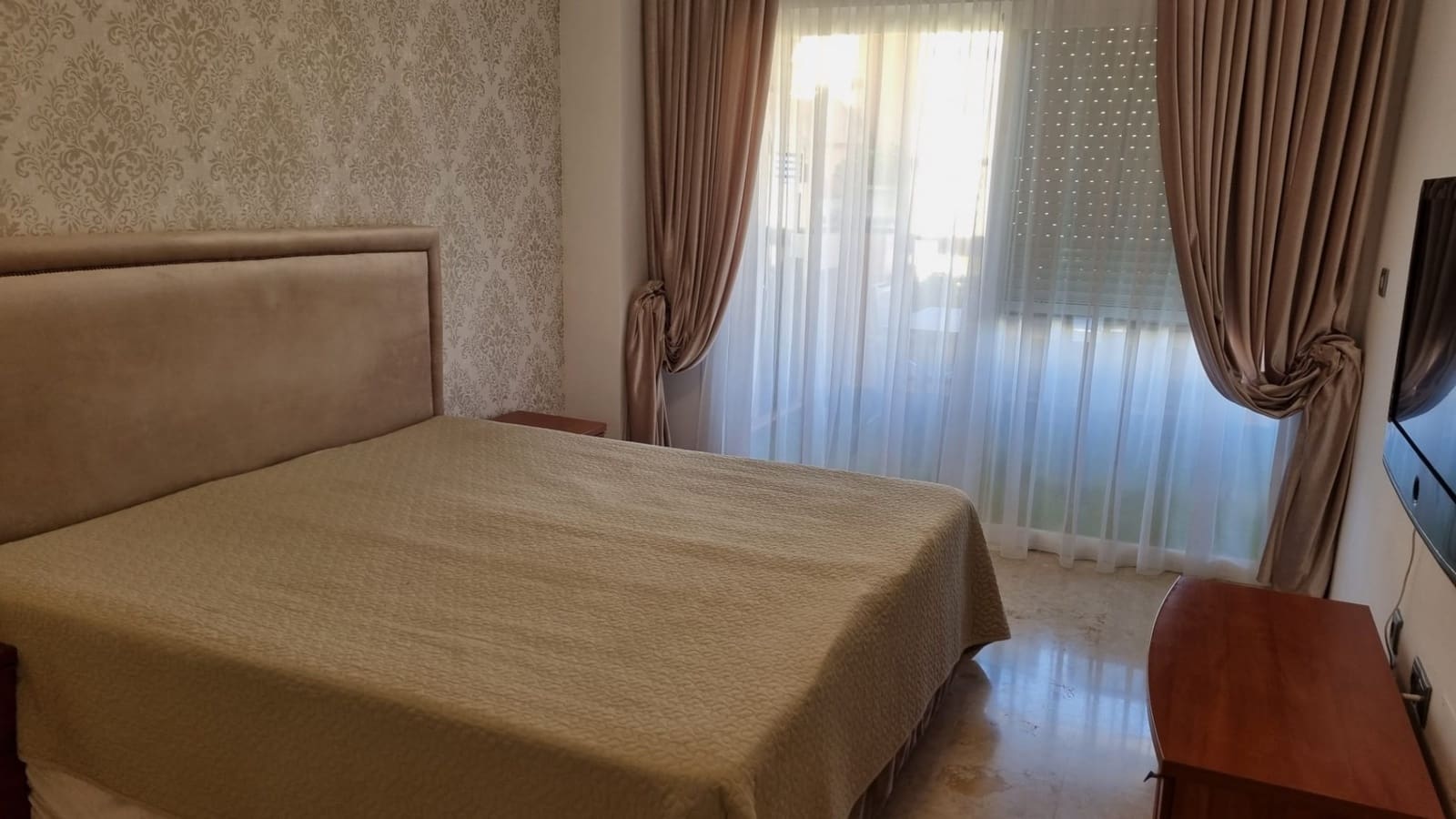 4 bedroom Apartment for rent in Guadalmina with pool garage - € 2,800 (Ref: 7505461)