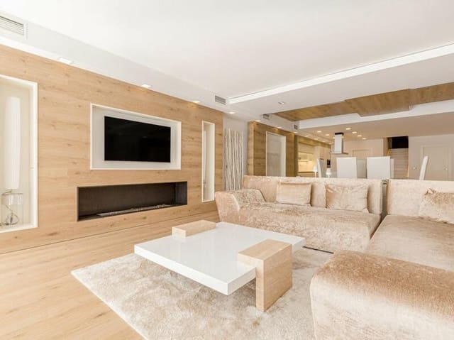 3 soveværelse Strandlejlighed til salg i Puerto Banus, Marbella med swimmingpool garage - € 2.200.000 (Ref: 7521511)