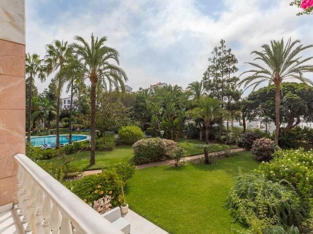 3 soveværelse Strandlejlighed til salg i Puerto Banus, Marbella med swimmingpool garage - € 2.200.000 (Ref: 7521511)