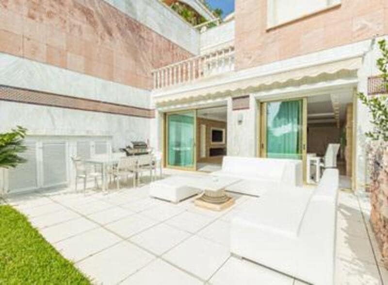3 camera da letto Appartamento sulla Spiaggia da affittare in Marbella con piscina garage - 8.000 € (Rif: 7521512)