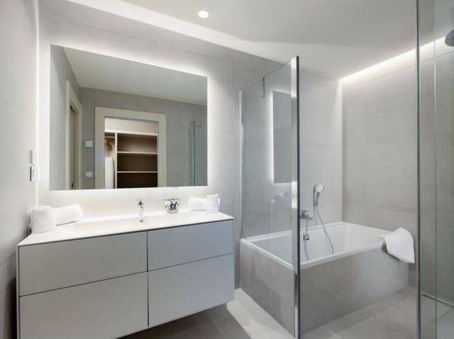 Apartamento de 3 habitaciones en El Padrón, Estepona en venta con piscina garaje - 1.850.000 € (Ref: 7533149)