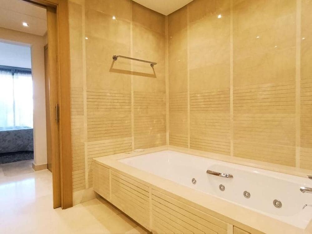 Appartement de 2 chambres à louer à Marbella avec piscine garage - 5 500 € (Ref: 7535782)