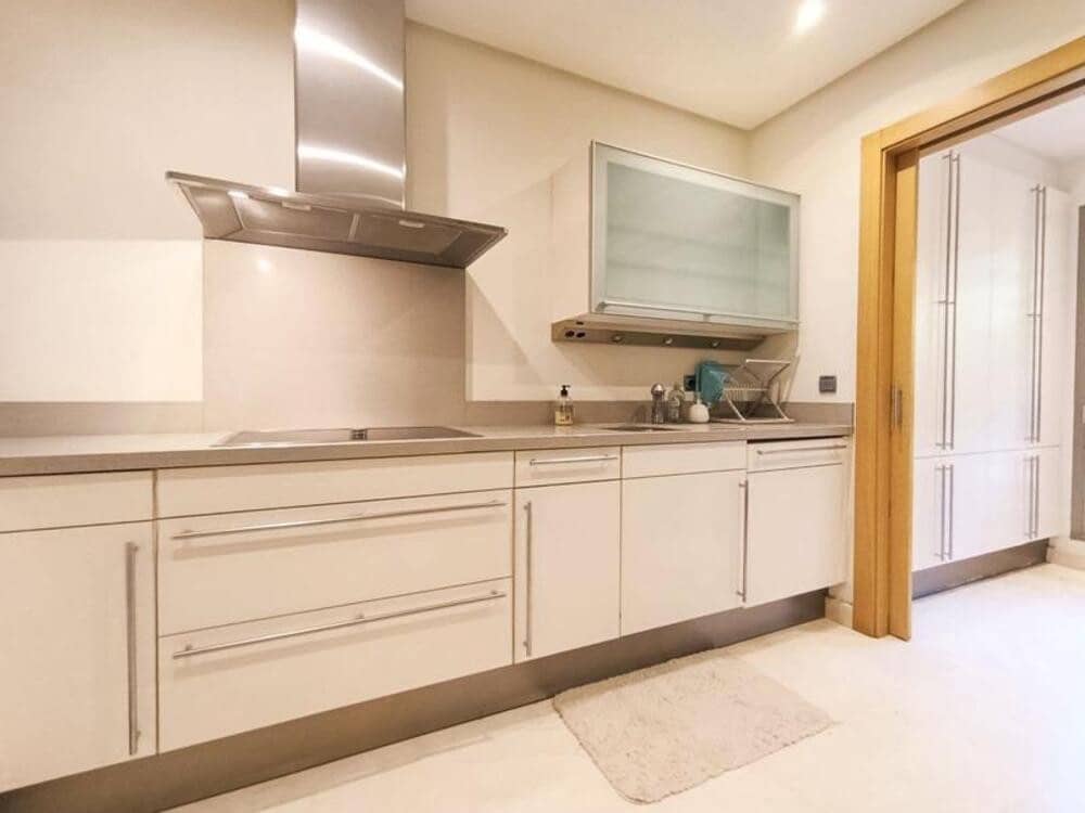 Appartement de 2 chambres à louer à Marbella avec piscine garage - 5 500 € (Ref: 7535782)